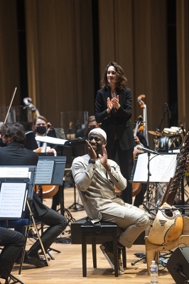 Into Africa - Orchestre National de Bretagne Into Africa - Orchestre National de Bretagne