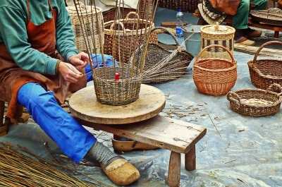 Fabrication d'un panier en osier