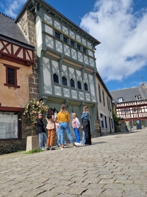 À la découverte de la Roche-Derrien et de son patrimoine À la découverte de la Roche-Derrien et de son patrimoine