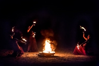 Monstres et Merveilles + Les feux de Beltaine Monstres et Merveilles + Les feux de Beltaine