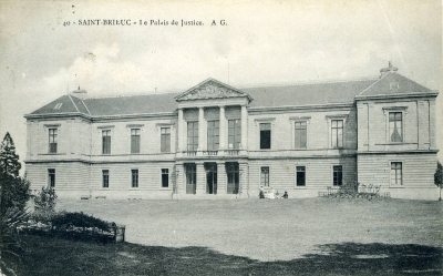 Le Palais de Justice et son écrin Le Palais de Justice et son écrin