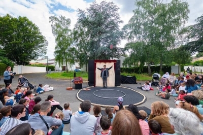 Place aux Mômes ! : L'Attirail - La Plaine de Joie Place aux Mômes ! : L'Attirail - La Plaine de Joie