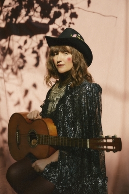 Kyrie Kristmanson : Floralia 