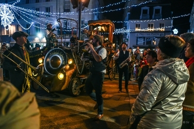 Noël à St-Brieuc : La Clique des Trimardeurs à bord de l’Exploratrice 1902