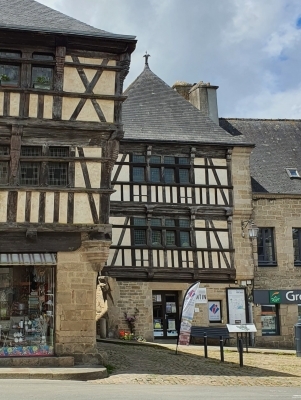 La Preuve par 9 : Histoire, charpente et génie humain : les maisons à pan de b