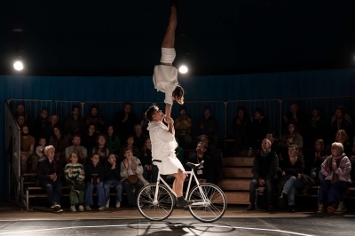 Mentir lo mínimo - Cie Alta Gama