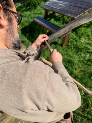 Apprentissage du fauchage à la faux